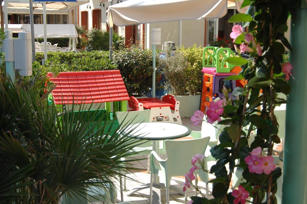 Hotel Gaia Rimini Exterior photo